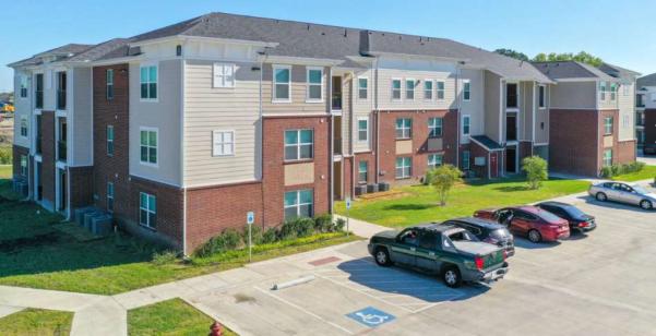 Outdoor aerial view of the Liberty Crossing apartment complex